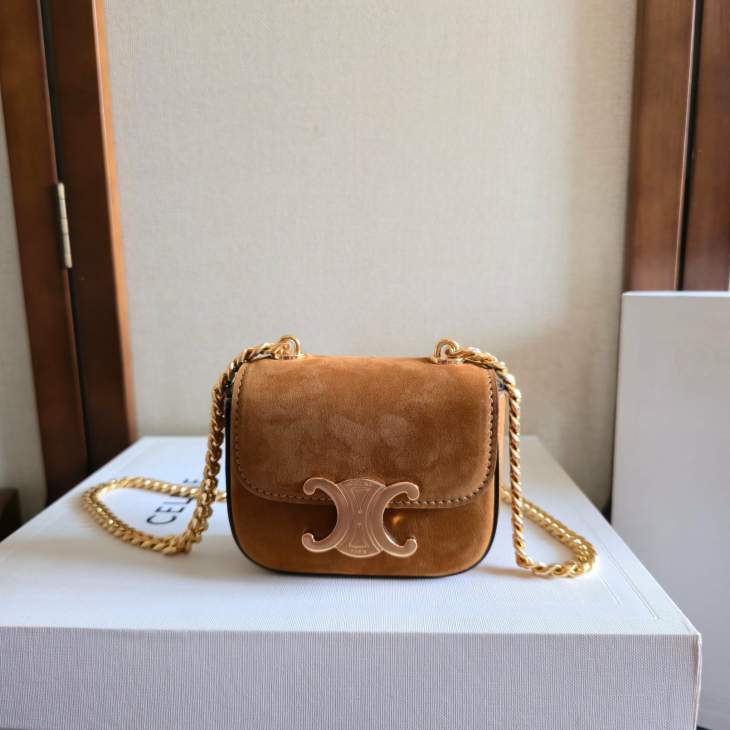 Picture of Celine Handbags _SKUfw225667129fw
